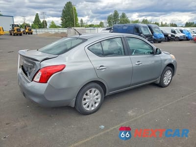 Trzecie zdjęcie samochodu z tyłu: 2013 NISSAN VERSA 1.6 S VIN:3N1CN7AP8DL891864 - miniatura