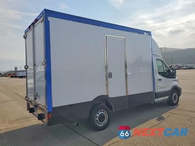 Trzecie zdjęcie samochodu z tyłu: 2022 FORD TRANSIT T-350 VIN:1FDBW5Z8XNKA39666 - miniatura