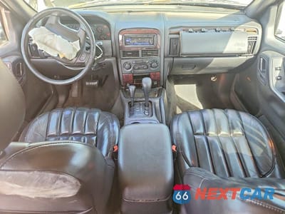 Zdjęcie 8 z 13 samochodu: 2000 JEEP GRANDROKEE VIN:1J4GW58N2YC142526 - miniatura