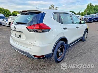 Czwarte zdjęcie samochodu z boku: 2017 NISSAN ROGUE S VIN:KNMAT2MV1HP566166 - miniatura