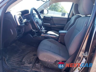 Zdjęcie 7 z 12 samochodu: 2019 TOYOTA TACOMA SR5 V6 VIN:3TMCZ5AN0KM233628 - miniatura
