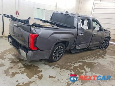 Trzecie zdjęcie samochodu z tyłu: 2025 TOYOTA TUNDRA CREWMAX LIMITED VIN:5TFJA5DBXSX314842 - miniatura