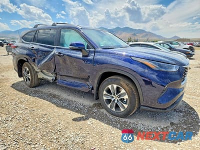 Czwarte zdjęcie samochodu z boku: 2026 TOYOTA HIGHLANDER HYBRID XLE VIN:5TDKBRCH4TS723442 - miniatura