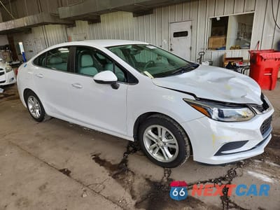 Czwarte zdjęcie samochodu z boku: 2016 CHEVROLET CRUZE LT VIN:1G1BE5SM9G7327353 - miniatura