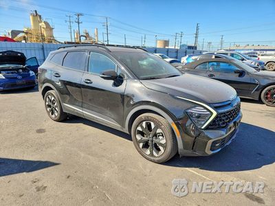 Czwarte zdjęcie samochodu z boku: 2024 KIA SPORTAGE X-LINE PRESTIGE VIN:KNDPZDDH8R7173393 - miniatura