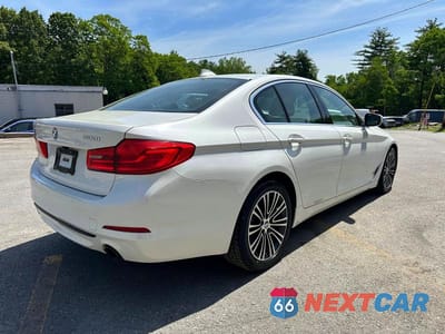 Trzecie zdjęcie samochodu z tyłu: 2019 BMW 530 I VIN:WBAJA5C59KWW18744 - miniatura