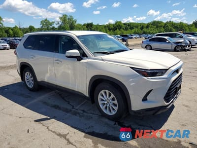 Czwarte zdjęcie samochodu z boku: 2024 TOYOTA GRAND HIGHLANDER XLE VIN:5TDAAAB51RS033809 - miniatura