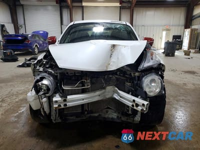 Piąte zdjęcie samochodu w środku: 2015 NISSAN JUKE NISMO VIN:JN8AF5MR9FT511761 - miniatura