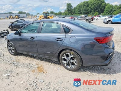 Drugie zdjęcie samochodu z przodu: 2021 KIA FORTE LXS VIN:3KPF24AD7ME412801 - miniatura