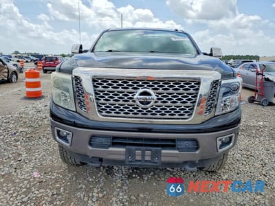 Piąte zdjęcie samochodu w środku: 2016 NISSAN TITAN XD PLATINUM RESERVE VIN:1N6BA1F23GN511586 - miniatura