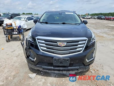 Piąte zdjęcie samochodu w środku: 2017 CADILLAC XT5 LUXURY VIN:1GYKNDRSXHZ149605 - miniatura