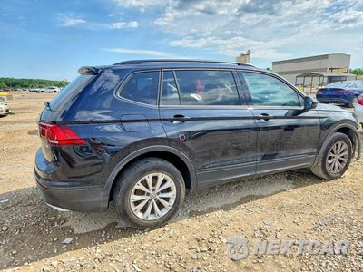Trzecie zdjęcie samochodu z tyłu: 2018 VOLKSWAGEN TIGUAN S VIN:3VV0B7AX4JM095760 - miniatura
