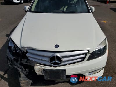 Zdjęcie 11 z 12 samochodu: 2011 MERCEDES-BENZ C 300 VIN:WDDGF5EB1BA510848 - miniatura