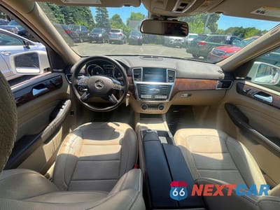 Zdjęcie 9 z 10 samochodu: 2013 MERCEDES-BENZ ML 550 4MATIC VIN:4JGDA7DB8DA195571 - miniatura