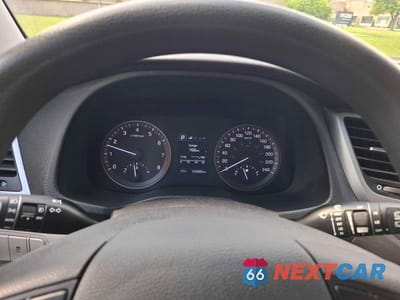 Zdjęcie 8 z 10 samochodu: 2017 HYUNDAI TUCSON SE VIN:KM8J23A48HU540794 - miniatura