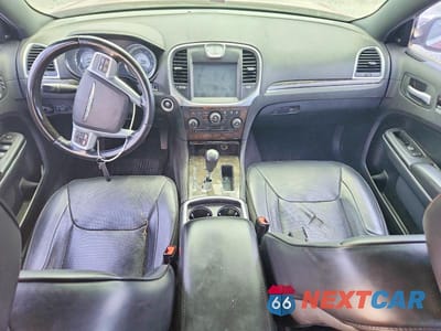 Zdjęcie 8 z 12 samochodu: 2014 CHRYSLER 300C VIN:2C3CCAKT9EH170057 - miniatura