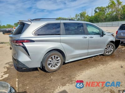 Trzecie zdjęcie samochodu z tyłu: 2024 TOYOTA SIENNA XLE 7-PASSENGER VIN:5TDYSKFC0RS118697 - miniatura