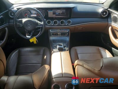 Zdjęcie 8 z 13 samochodu: 2018 MERCEDES-BENZ E 300 VIN:WDDZF4JB3JA457593 - miniatura