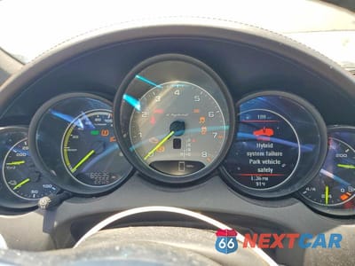 Zdjęcie 9 z 13 samochodu: 2016 PORSCHE CAYENNE SE HYBRID VIN:WP1AE2A2XGLA64426 - miniatura