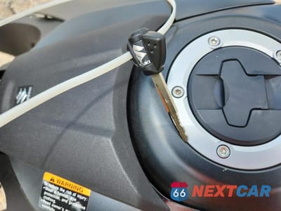 Zdjęcie 8 z 9 samochodu: 2024 SUZUKI GSX800 R VIN:JS1EM11B0R7101442 - miniatura