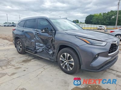 Czwarte zdjęcie samochodu z boku: 2023 TOYOTA HIGHLANDER HYBRID XLE VIN:5TDKARAH8PS523949 - miniatura