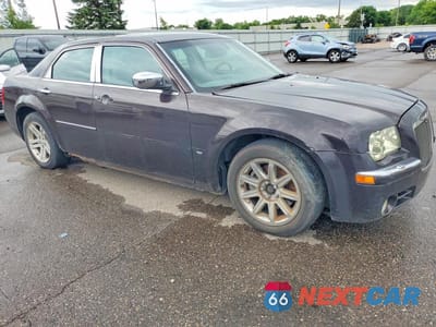 Czwarte zdjęcie samochodu z boku: 2005 CHRYSLER 300C VIN:2C3AA63H55H518831 - miniatura