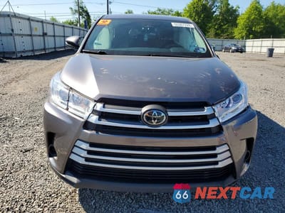 Piąte zdjęcie samochodu w środku: 2019 TOYOTA HIGHLANDER LE VIN:5TDBZRFH9KS747483 - miniatura