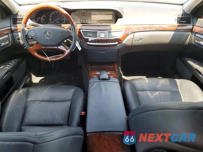 Zdjęcie 8 z 12 samochodu: 2012 MERCEDES-BENZ S 550 VIN:WDDNG7DB1CA490863 - miniatura