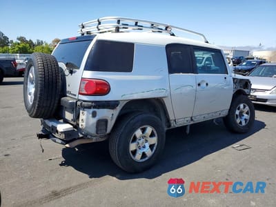 Trzecie zdjęcie samochodu z tyłu: 2008 TOYOTA FJ CRUISER BASE VIN:JTEBU11FX8K046629 - miniatura