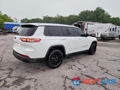 Trzecie zdjęcie samochodu z tyłu: 2025 JEEP GRAND CHEROKEE L LAREDO VIN:1C4RJKAG0S8744861 - miniatura