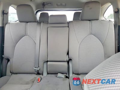 Zdjęcie 10 z 13 samochodu: 2022 TOYOTA HIGHLANDER LE VIN:5TDZZRAH6NS554511 - miniatura