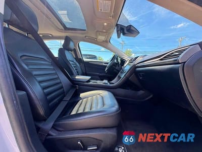Piąte zdjęcie samochodu w środku: 2020 FORD FUSION SEL VIN:3FA6P0CDXLR117972 - miniatura