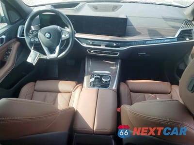 Zdjęcie 8 z 13 samochodu: 2025 BMW X5 XDRIVE40I VIN:5UX23EU01S9Y05168 - miniatura