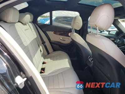 Zdjęcie 10 z 12 samochodu: 2015 MERCEDES-BENZ C 400 4MATIC VIN:55SWF6GB1FU032239 - miniatura