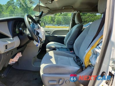 Zdjęcie 7 z 13 samochodu: 2017 TOYOTA SIENNA LE VIN:5TDKZ3DC7HS837230 - miniatura