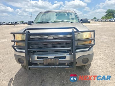 Piąte zdjęcie samochodu w środku: 2003 GMC SIERRA K2500 HEAVY DUTY VIN:1GTHK23U03F240044 - miniatura