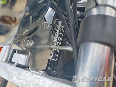 Zdjęcie 9 z 9 samochodu: 2001 HONDA VF750 C VIN:JH2RC43041M700378 - miniatura