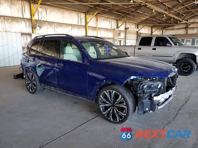 Czwarte zdjęcie samochodu z boku: 2023 BMW X7 M60I VIN:5UX33EM0XP9R55243 - miniatura