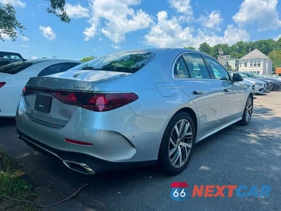 Czwarte zdjęcie samochodu z boku: 2025 MERCEDES-BENZ E 350 4MATIC VIN:W1KLF4HB4SA109122 - miniatura