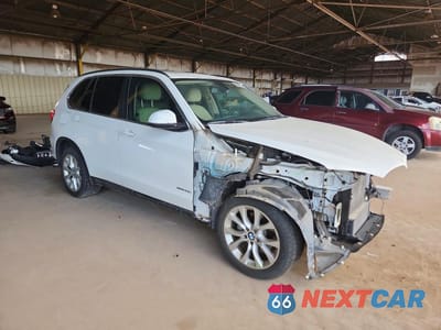Czwarte zdjęcie samochodu z boku: 2016 BMW X5 SDRIVE35I VIN:5UXKR2C5XG0H42015 - miniatura