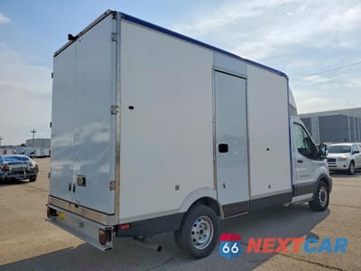 Trzecie zdjęcie samochodu z tyłu: 2022 FORD TRANSIT DELIVERY TRUCK VIN:1FDBW5Z85NKA39963 - miniatura