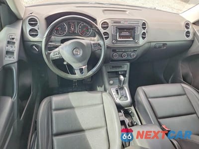 Zdjęcie 8 z 13 samochodu: 2016 VOLKSWAGEN TIGUAN S VIN:WVGAV7AXXGW511812 - miniatura