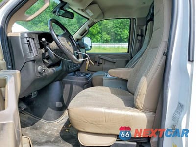 Zdjęcie 7 z 13 samochodu: 2021 CHEVROLET EXPRESS G2500 VIN:1GCWGAFP3M1228090 - miniatura