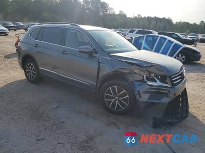 Czwarte zdjęcie samochodu z boku: 2018 VOLKSWAGEN TIGUAN SE VIN:3VV3B7AXXJM205529 - miniatura