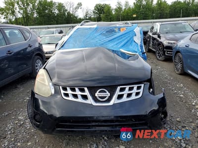 Piąte zdjęcie samochodu w środku: 2013 NISSAN ROGUE S VIN:JN8AS5MV8DW621950 - miniatura