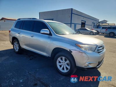 Czwarte zdjęcie samochodu z boku: 2011 TOYOTA HIGHLANDER SE VIN:5TDZK3EHXBS040815 - miniatura