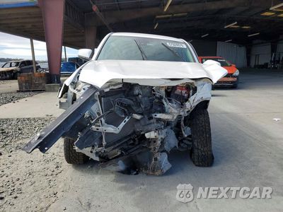 Piąte zdjęcie samochodu w środku: 2019 TOYOTA TACOMA SR V6 VIN:3TMCZ5AN2KM197165 - miniatura