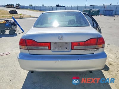 Zdjęcie 6 z 12 samochodu: 2002 HONDA ACCORD EX VIN:1HGCG16532A014202 - miniatura