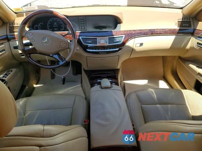 Zdjęcie 8 z 12 samochodu: 2012 MERCEDES-BENZ S 550 4MATIC VIN:WDDNG9EB9CA474775 - miniatura