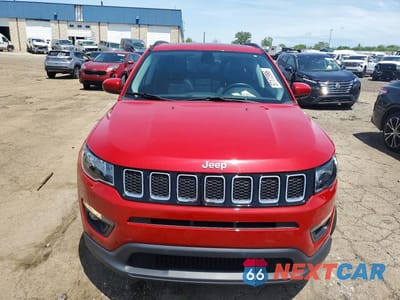 Piąte zdjęcie samochodu w środku: 2018 JEEP COMPASS LATITUDE VIN:3C4NJDBB3JT238440 - miniatura